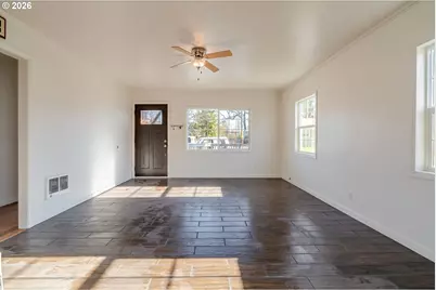 1360 2nd Ave, Sweet Home, OR 97386 - Photo 2