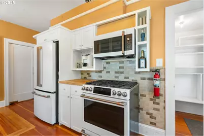 830 NE Cesar E Chavez Blvd, Portland, OR 97232 - Photo 12