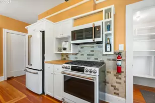 830 NE Cesar E Chavez Blvd, Portland, OR 97232 - Photo 12