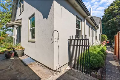 830 NE Cesar E Chavez Blvd, Portland, OR 97232 - Photo 38