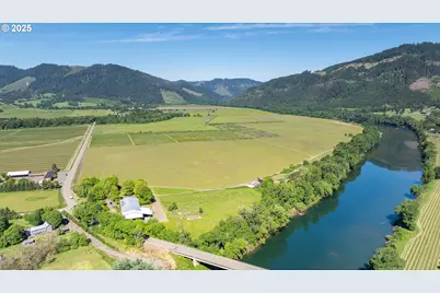 687 Hubbard Creek Rd, Umpqua, OR 97486 - Photo 2