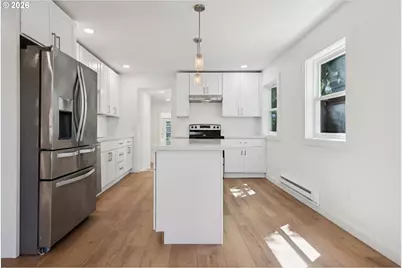8806 NE Sacramento St, Portland, OR 97220 - Photo 12