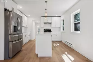 8806 NE Sacramento St, Portland, OR 97220 - Photo 12