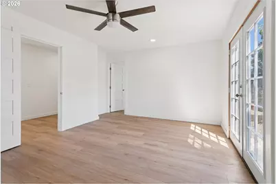 8806 NE Sacramento St, Portland, OR 97220 - Photo 32