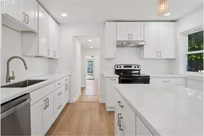 8806 NE Sacramento St, Portland, OR 97220 - Photo 14