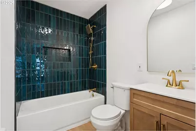 8806 NE Sacramento St, Portland, OR 97220 - Photo 22