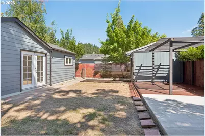 8806 NE Sacramento St, Portland, OR 97220 - Photo 36