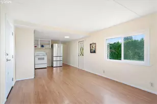 1418 Pine St, Silverton, OR 97381 - Photo 14