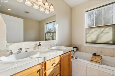 2442 NW Burnett St, Portland, OR 97229 - Photo 20