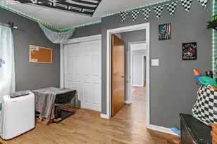 219 Berrydale Ave, Medford, OR 97501 - Photo 16