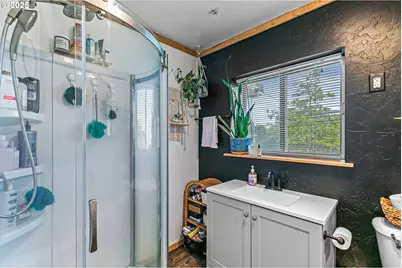 219 Berrydale Ave, Medford, OR 97501 - Photo 12