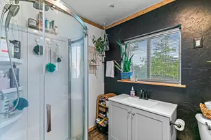 219 Berrydale Ave, Medford, OR 97501 - Photo 12