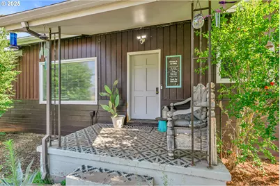 219 Berrydale Ave, Medford, OR 97501 - Photo 2