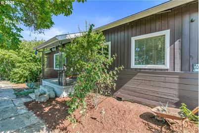 219 Berrydale Ave, Medford, OR 97501 - Photo 1