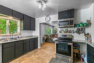 219 Berrydale Ave, Medford, OR 97501 - Photo 4