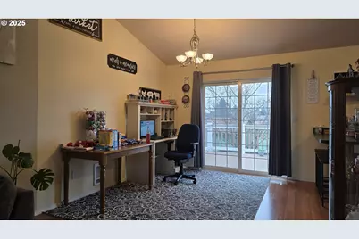 934 S 46th St, Springfield, OR 97478 - Photo 10