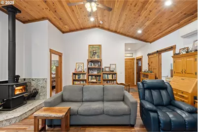 4696 Cow Creek Rd, Riddle, OR 97469 - Photo 4