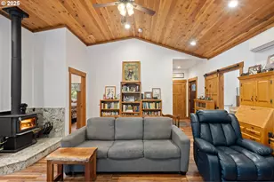 4696 Cow Creek Rd, Riddle, OR 97469 - Photo 4