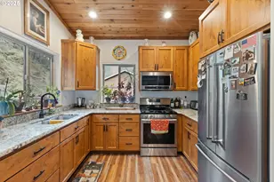 4696 Cow Creek Rd, Riddle, OR 97469 - Photo 10