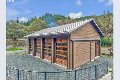 4696 Cow Creek Rd, Riddle, OR 97469 - Photo 20