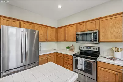 2385 NE 13th Way, Hillsboro, OR 97124 - Photo 12