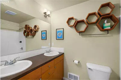 7561 N Leavitt Ave, Portland, OR 97203 - Photo 24