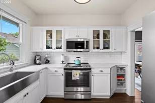 719 W 23rd St, Vancouver, WA 98660 - Photo 16