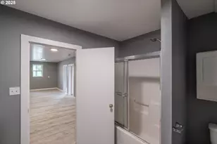 640 8th St, Astoria, OR 97103 - Photo 18