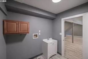 640 8th St, Astoria, OR 97103 - Photo 20