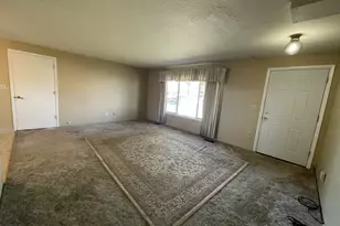 490 NW 3rd St, Hermiston, OR 97838 - Photo 4