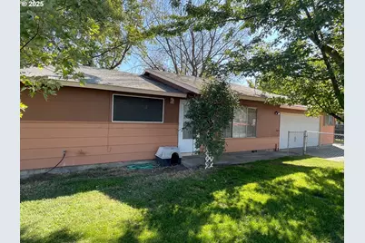 490 NW 3rd St, Hermiston, OR 97838 - Photo 1