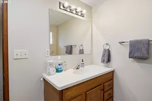 116 NE 8th St, Oakland, OR 97462 - Photo 30