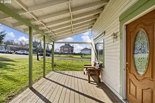 116 NE 8th St, Oakland, OR 97462 - Photo 2