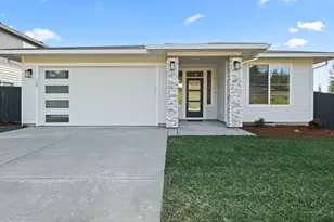 120 W 19th St, La Center, WA 98629 - Photo 1