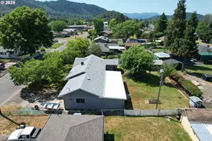 131 Mountain View Ave, Myrtle Creek, OR 97457 - Photo 22