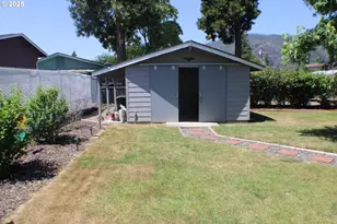 131 Mountain View Ave, Myrtle Creek, OR 97457 - Photo 32