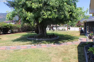 131 Mountain View Ave, Myrtle Creek, OR 97457 - Photo 34