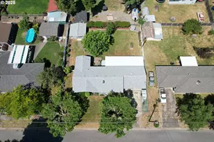 131 Mountain View Ave, Myrtle Creek, OR 97457 - Photo 2