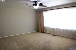 131 Mountain View Ave, Myrtle Creek, OR 97457 - Photo 4