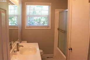 131 Mountain View Ave, Myrtle Creek, OR 97457 - Photo 10