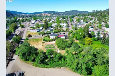 1772 SE Jackson St, Roseburg, OR 97470 - Photo 20