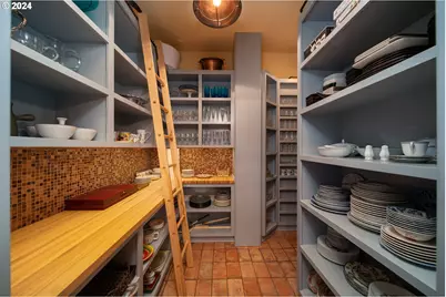 26480 SW Wilken Ln, West Linn, OR 97068 - Photo 10