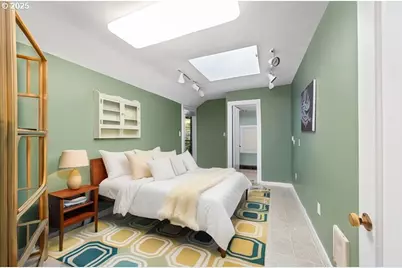 660 SW Evans St, Portland, OR 97219 - Photo 24