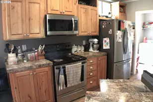 9924 N Myrtle Rd, Myrtle Creek, OR 97457 - Photo 14
