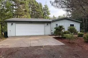 87987 Woodlands Dr, Florence, OR 97439 - Photo 2