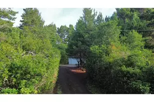 87987 Woodlands Dr, Florence, OR 97439 - Photo 6