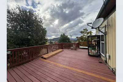 725 NE Denver St, Roseburg, OR 97470 - Photo 20