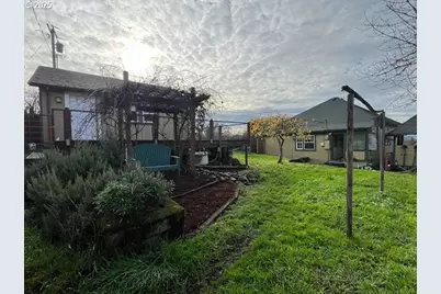 725 NE Denver St, Roseburg, OR 97470 - Photo 30