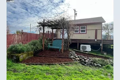 725 NE Denver St, Roseburg, OR 97470 - Photo 28