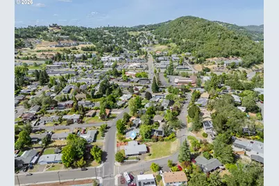 2025 NW Kline St, Roseburg, OR 97471 - Photo 4